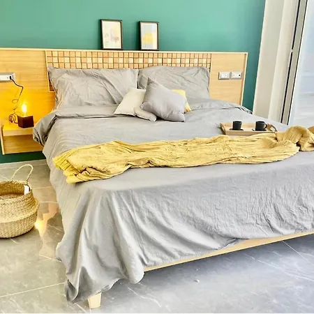Aurora Luxury Affittacamere Couette-café Naples